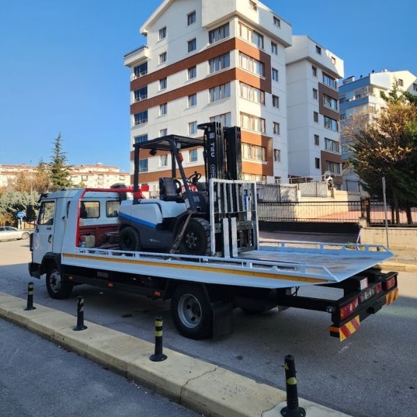 Beysukent forklift kiralama fiyatları için sahada çalışan forklift makinesi